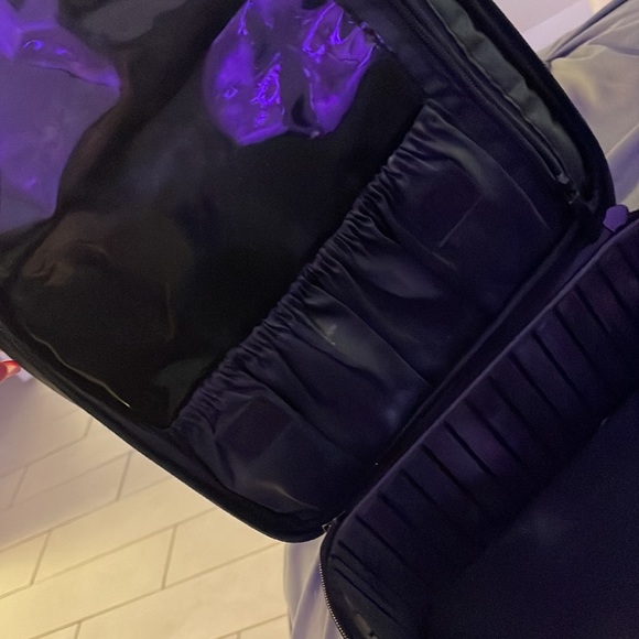 Small makeup travel case - Picture 3 of 3